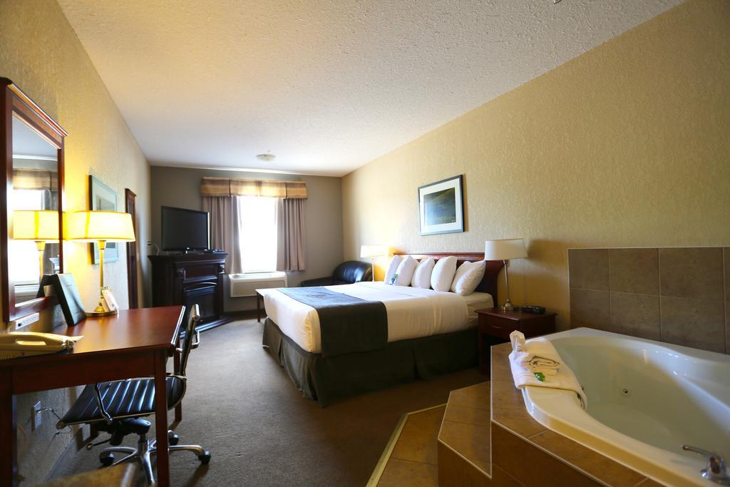 Lakeview Inns & Suites - Fort Nelson Zewnętrze zdjęcie